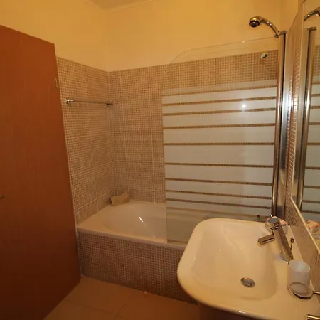 Cabanas 2 Bed 2 Bath First Floor With Communal Pool - Lucy Apartment *